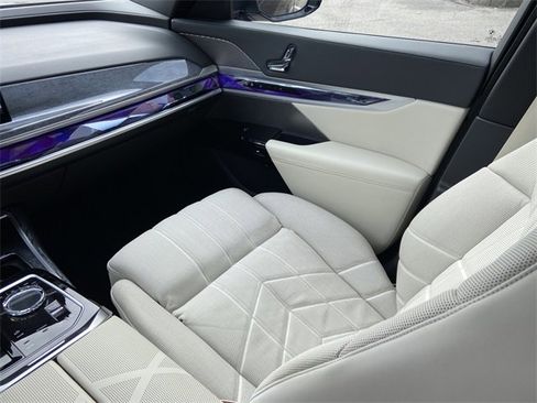 Certified 2023 BMW 760i xDrive w/ Parking Assistance Package image 14