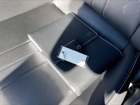 Certified 2023 Volkswagen Tiguan SE R-Line image 11