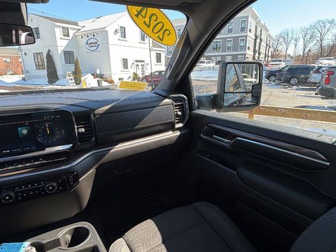 Used 2024 Chevrolet Silverado 2500 LT w/ Convenience Package image 28