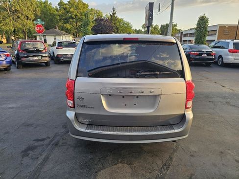 Used 2015 Dodge Grand Caravan SE w/ Quick Order Package 29E SE FWD image 9
