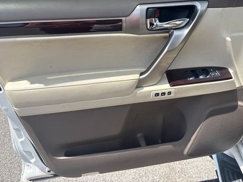 Used 2014 Lexus GX 460 w/ Premium Package AWD/4WD image 9