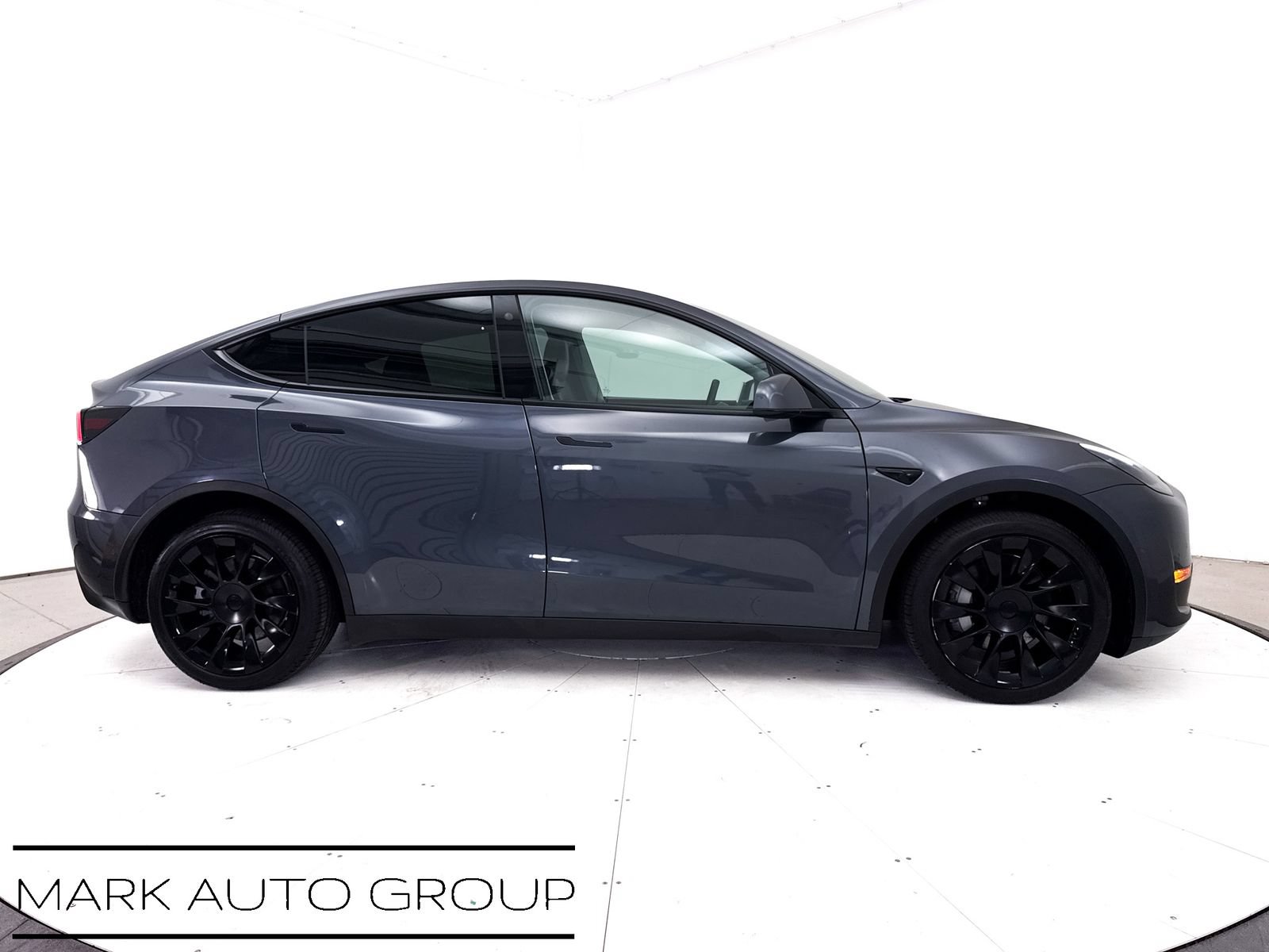Used 2022 Tesla Model Y Long Range AWD/4WD image 38