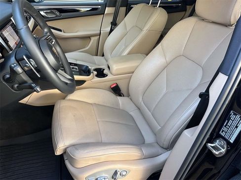 Used 2025 Porsche Macan image 5