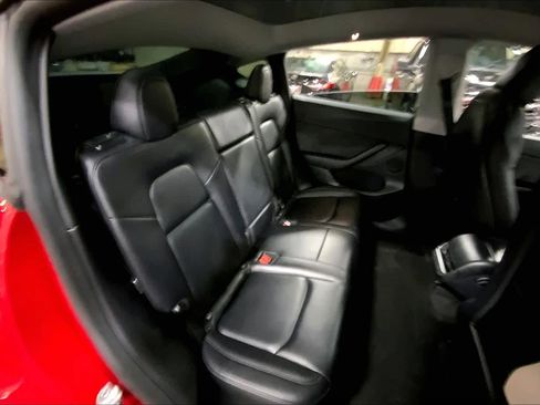 Used 2021 Tesla Model Y Long Range image 19