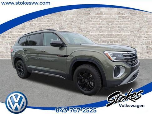 Certified 2025 Volkswagen Atlas Peak Edition SE image 1