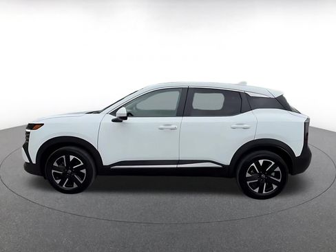 Used 2025 Nissan Kicks SV AWD/4WD image 10