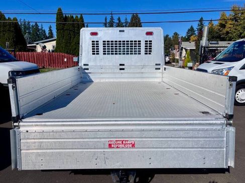Used 2018 Ford Transit 250 138 RWD image 9