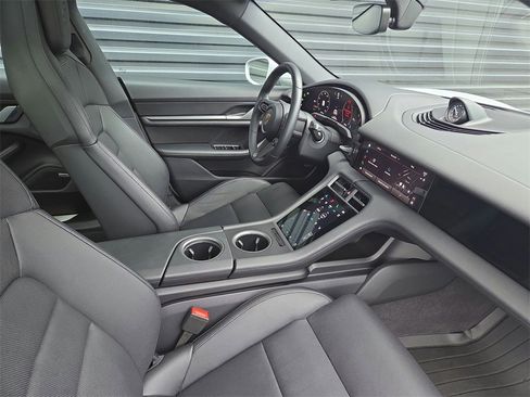 Certified 2025 Porsche Taycan 4S image 18