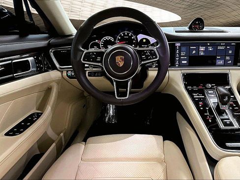 Used 2019 Porsche Panamera w/ Premium Package image 5