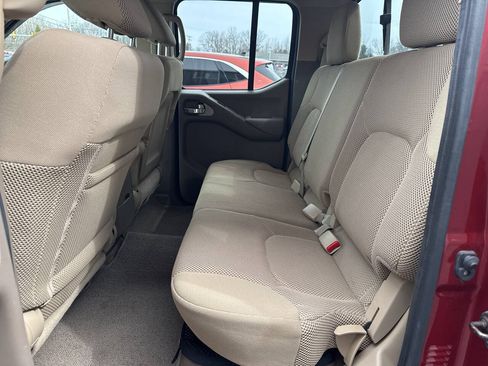 Used 2014 Nissan Frontier SV w/ SV Value Truck Package AWD/4WD image 15