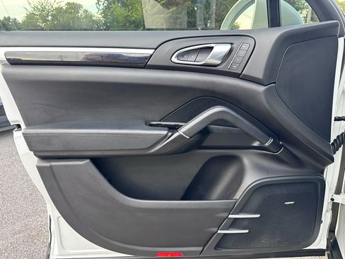 Used 2016 Porsche Cayenne image 38
