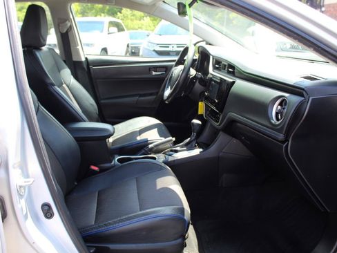 Used 2019 Toyota Corolla SE FWD image 11