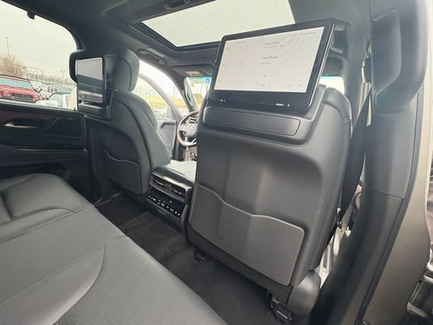 Used 2025 Lexus LX 700h Luxury image 6