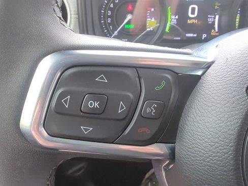 Used 2025 Jeep Wrangler Unlimited Sahara AWD/4WD image 27