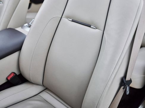 Used 2017 Rolls-Royce Dawn image 44