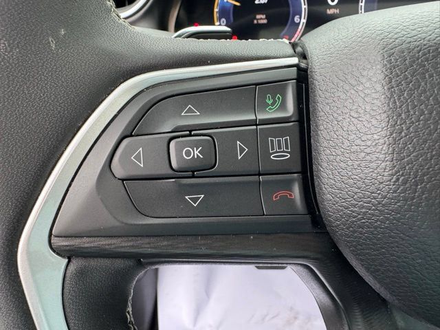 Used 2023 Jeep Grand Cherokee Altitude AWD/4WD image 14
