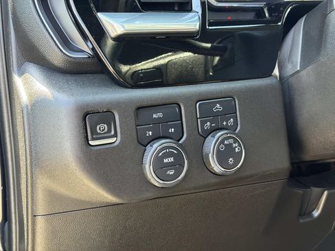 Used 2023 Chevrolet Silverado 1500 LT AWD/4WD image 23