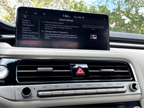 Used 2025 Genesis G70 2.5T image 7