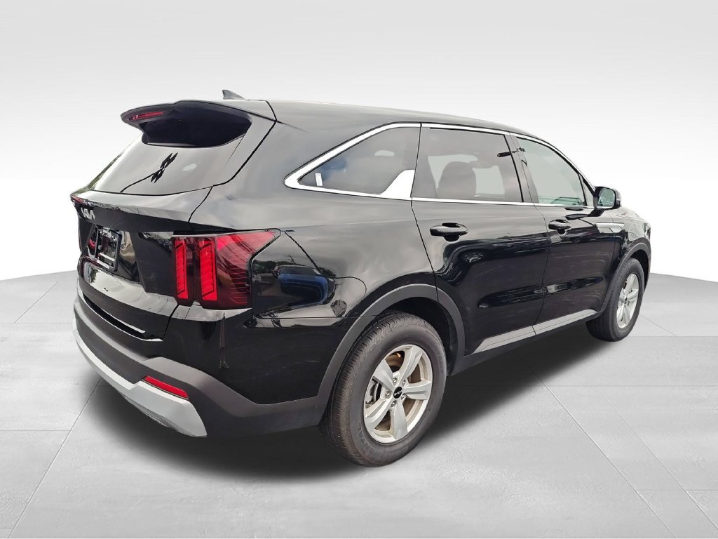 Used 2026 Kia Sorento LX FWD image 5