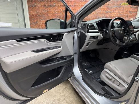 Used 2023 Honda Odyssey Touring image 9