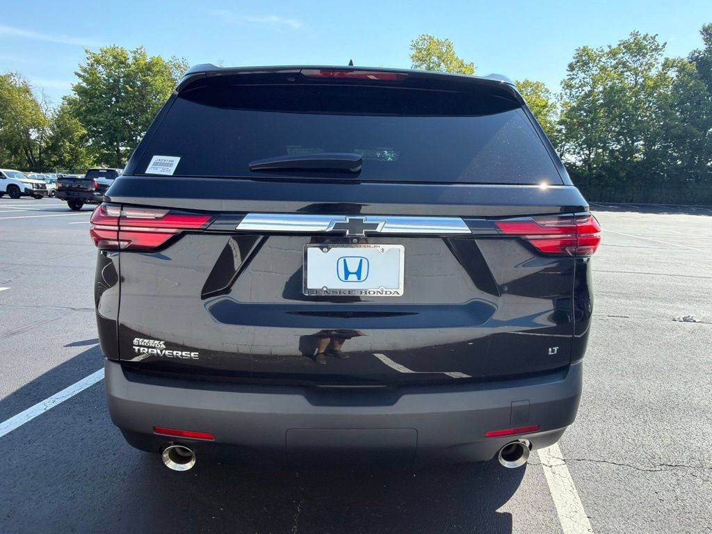 Used 2023 Chevrolet Traverse LT FWD image 4