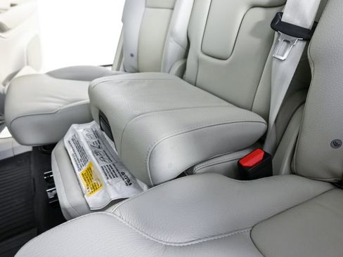 Used 2023 Volvo XC90 B5 Plus w/ Protection Package Premier image 23