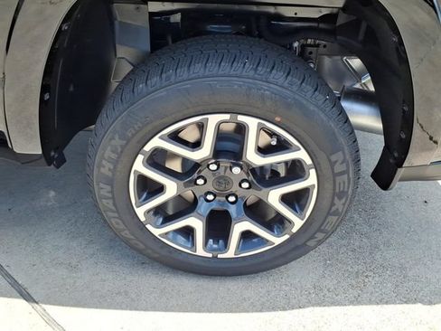 New 2026 RAM 1500 Laramie AWD/4WD image 17