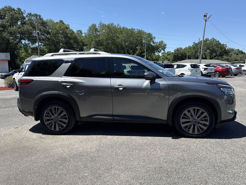 Used 2023 Nissan Pathfinder SL w/ SL Premium Package FWD image 6
