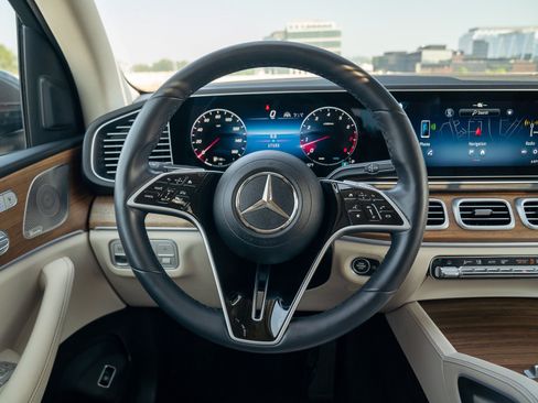 Used 2024 Mercedes-Benz GLE 350 4MATIC image 23