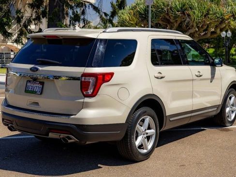 Used 2018 Ford Explorer XLT w/ Equipment Group 201A image 8