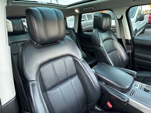 Used 2020 Land Rover Range Rover Sport HSE image 28