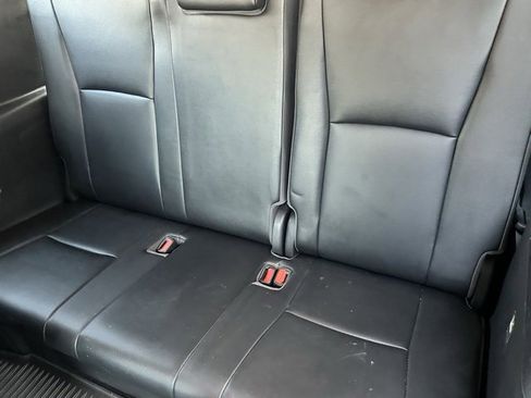 Used 2020 Toyota Highlander XLE image 11