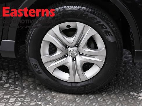 Used 2018 Toyota RAV4 LE w/ All Weather Liner Package FWD image 31