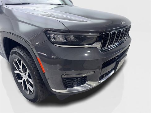 Used 2024 Jeep Grand Cherokee L Limited w/ Luxury Tech Group II image 17