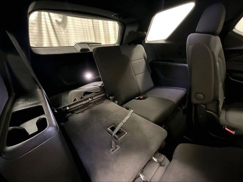 Used 2023 Chevrolet Traverse LT image 17