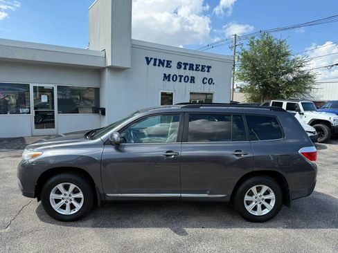 Used 2012 Toyota Highlander 4WD w/ Tech Pkg image 7
