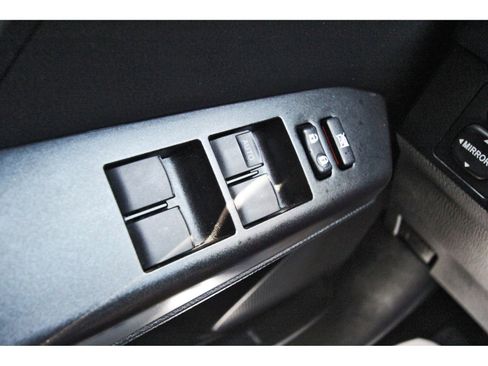 Used 2018 Toyota RAV4 LE FWD image 19