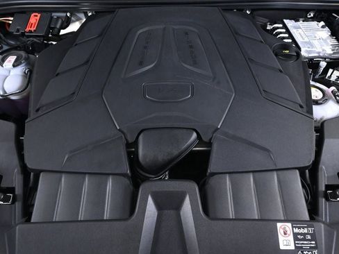 Certified 2025 Porsche Cayenne S image 26