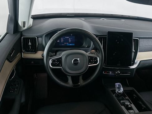 Used 2025 Volvo XC90 B6 Plus image 18