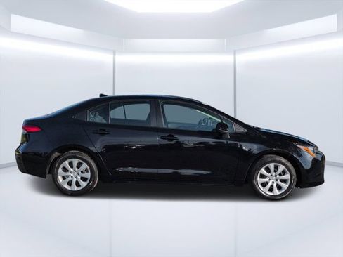 Used 2024 Toyota Corolla LE FWD image 2