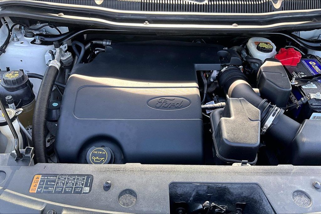 Used 2017 Ford Explorer XLT FWD image 10
