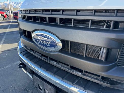 Used 2022 Ford F250 XL w/ Power Equipment Group image 2