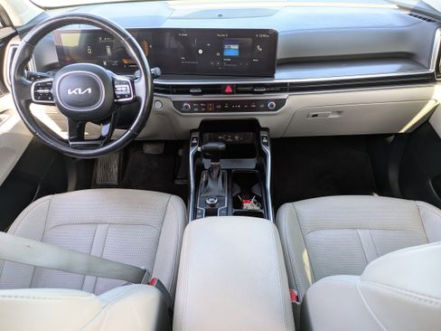 Certified 2025 Kia Sorento S image 16