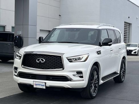 Used 2024 INFINITI QX80 Sensory image 3