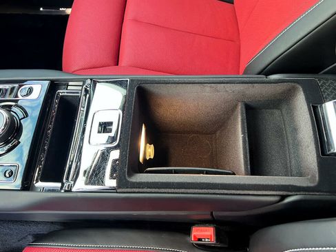 Used 2022 Rolls-Royce Cullinan Black Badge image 17