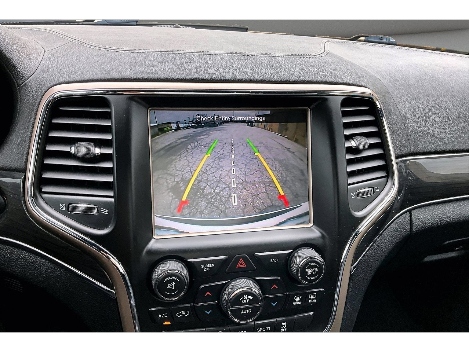 Used 2016 Jeep Grand Cherokee Overland AWD/4WD image 26