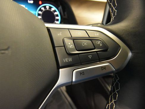 Used 2024 Volkswagen Atlas SE w/ Black Wheel Package image 12