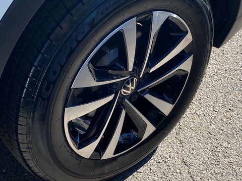 Certified 2024 Volkswagen Tiguan S image 21