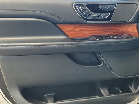 Certified 2019 Lincoln Navigator Reserve AWD/4WD image 16