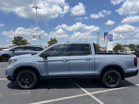 New 2026 Honda Ridgeline Black Edition image 2